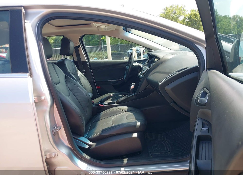 2017 FORD FOCUS TITANIUM VIN: 1FADP3N23HL319031
