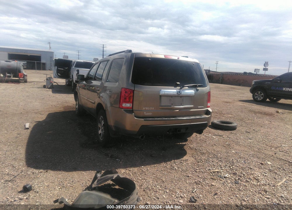 2011 HONDA PILOT TOURING VIN: 5FNYF3H97BB008218