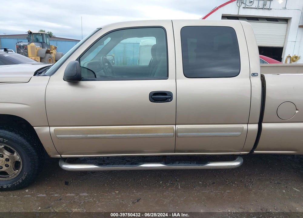 2004 CHEVROLET SILVERADO 1500 LS VIN: 2GCEK19T541184557