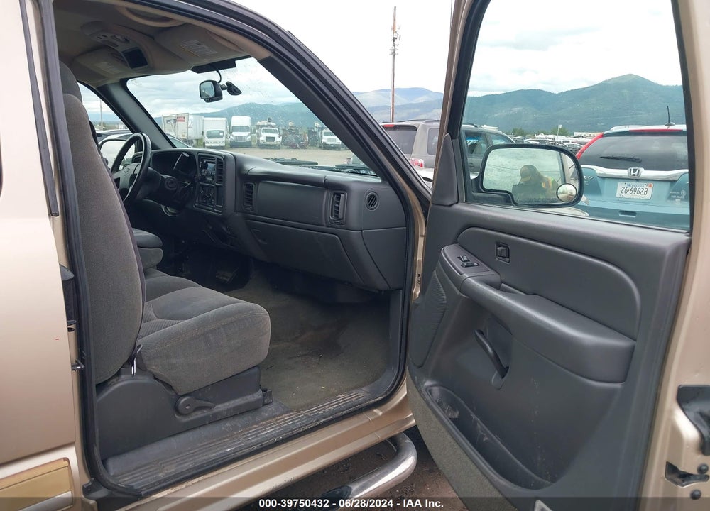 2004 CHEVROLET SILVERADO 1500 LS VIN: 2GCEK19T541184557
