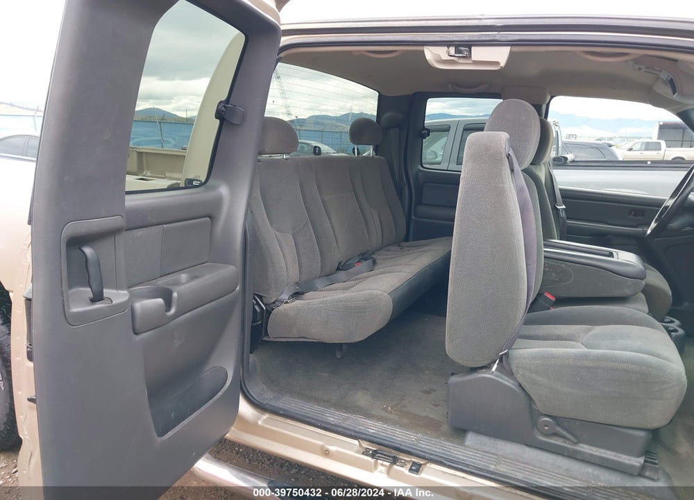2004 CHEVROLET SILVERADO 1500 LS VIN: 2GCEK19T541184557