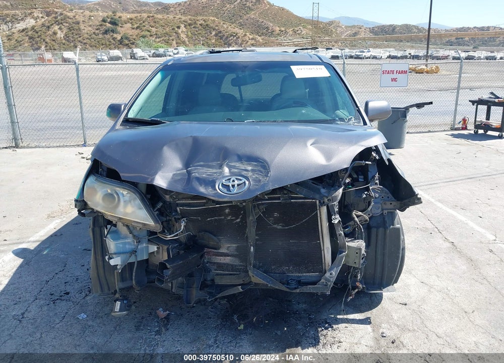 2011 TOYOTA SIENNA LIMITED V6 VIN: 5TDYK3DC9BS105588