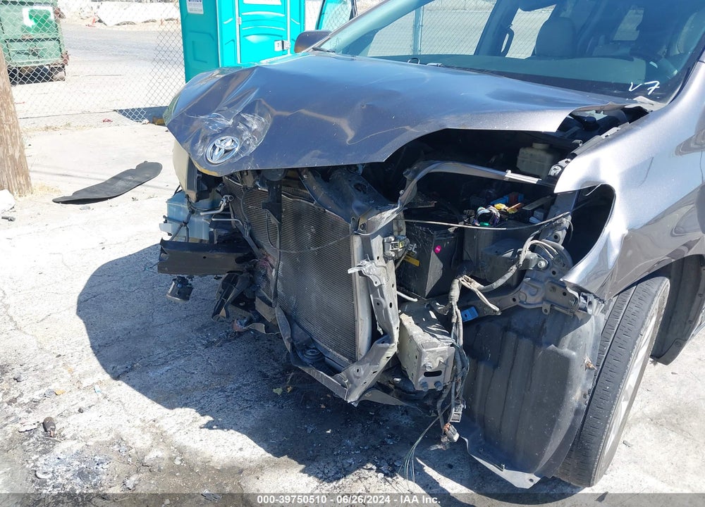 2011 TOYOTA SIENNA LIMITED V6 VIN: 5TDYK3DC9BS105588