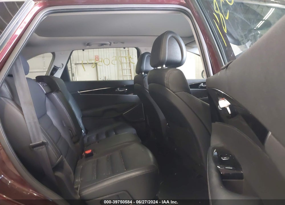 2016 KIA SORENTO 3.3L SX VIN: 5XYPKDA56GG124613
