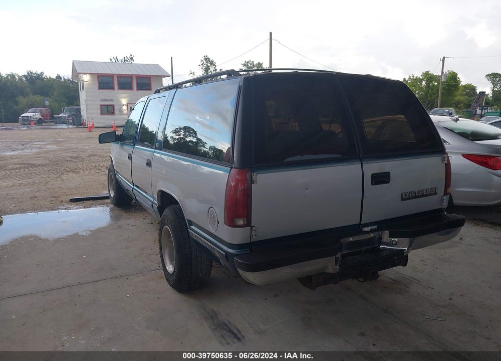 1993 CHEVROLET SUBURBAN C1500 VIN: 1GNEC16K9PJ417110