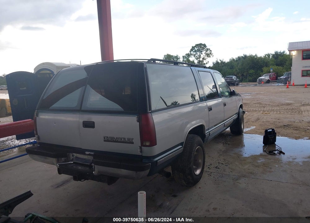 1993 CHEVROLET SUBURBAN C1500 VIN: 1GNEC16K9PJ417110
