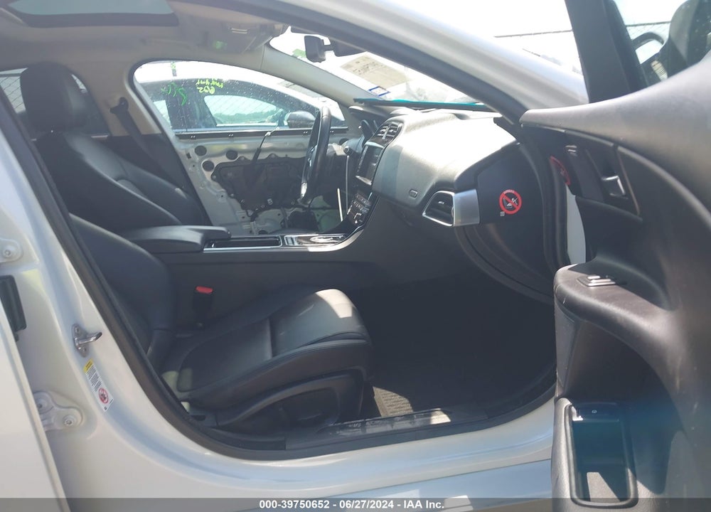 2018 JAGUAR XE 25T PREMIUM VIN: SAJAJ4FXXJCP21988