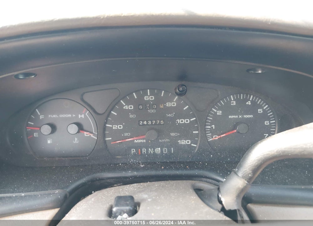 2001 FORD TAURUS SES VIN: 1FAFP55U81A133136