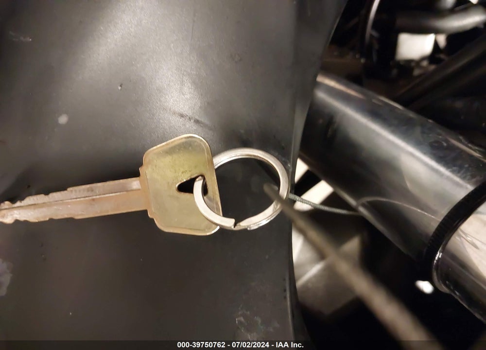 2000 YAMAHA YZFR6 L VIN: JYARJ04E0YA010149