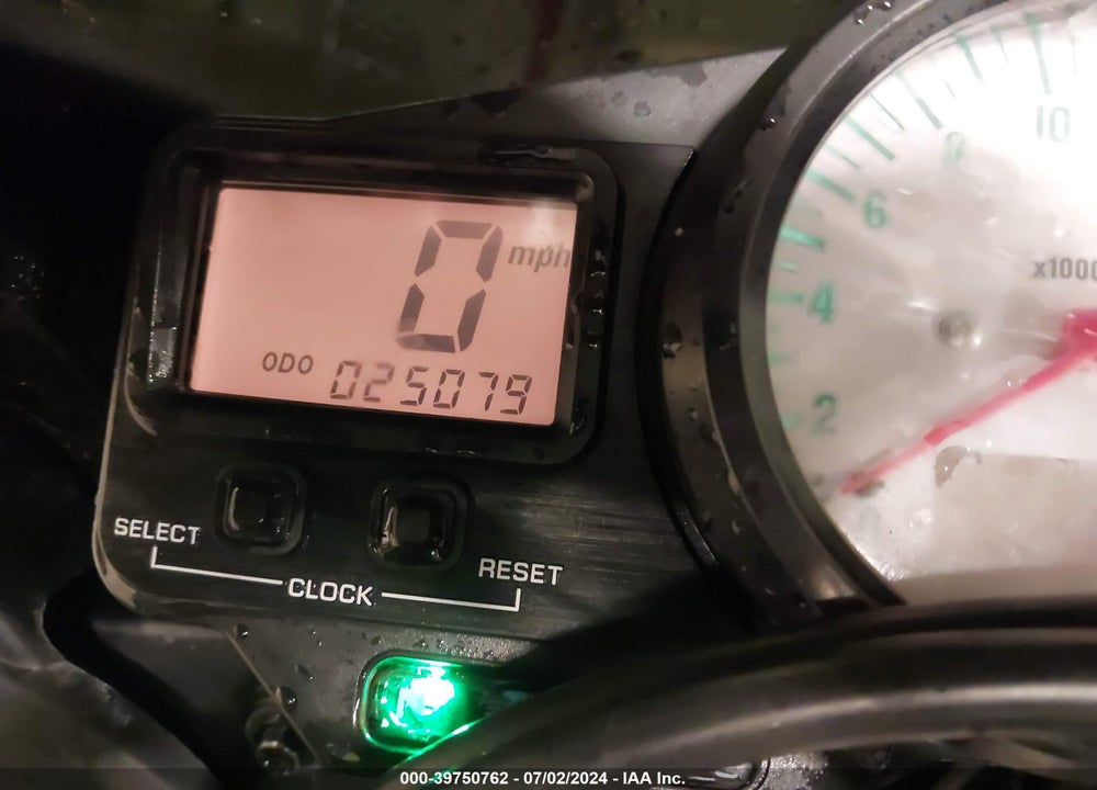 2000 YAMAHA YZFR6 L VIN: JYARJ04E0YA010149