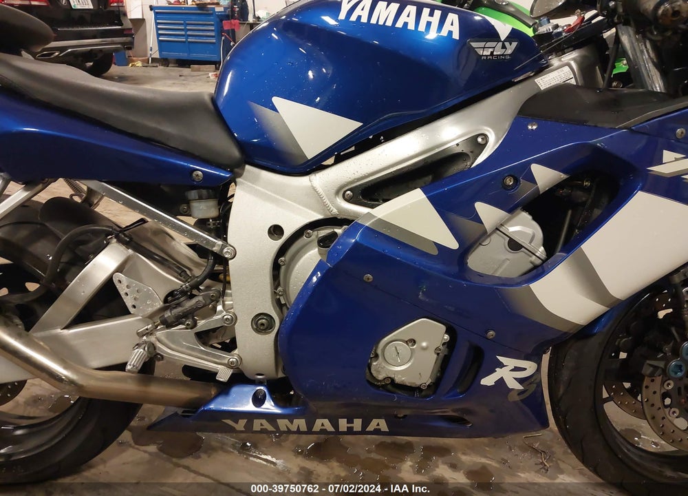 2000 YAMAHA YZFR6 L VIN: JYARJ04E0YA010149