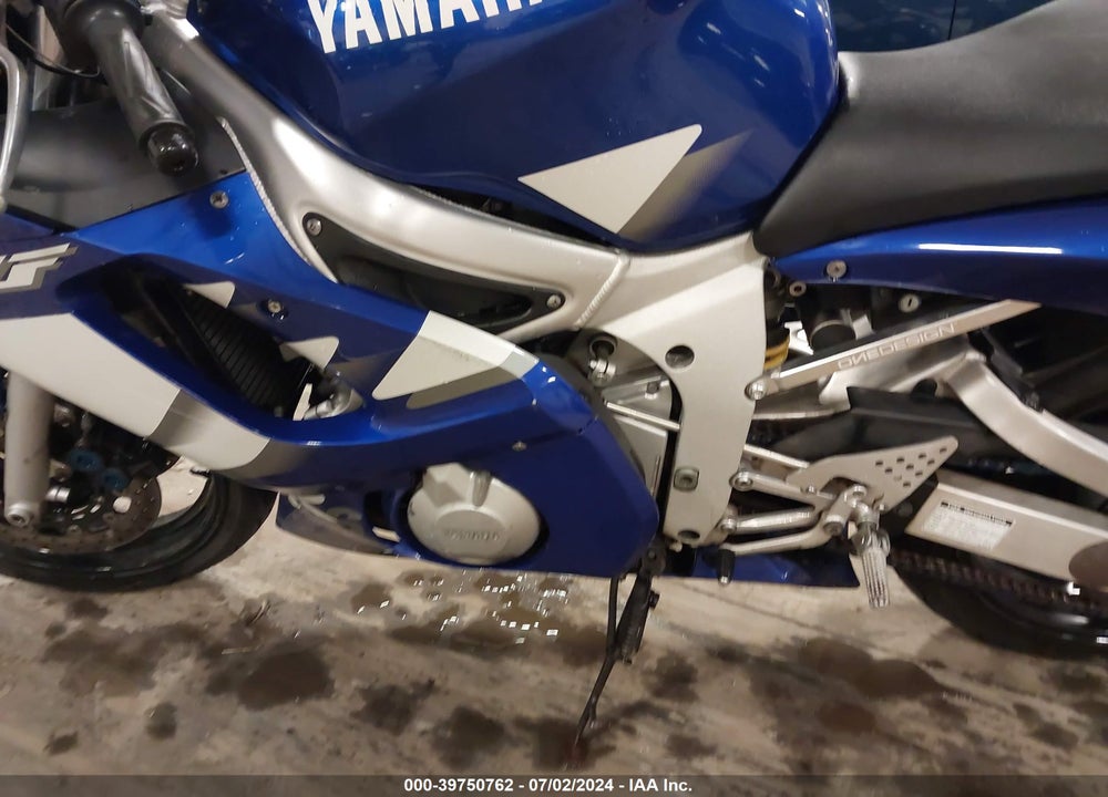 2000 YAMAHA YZFR6 L VIN: JYARJ04E0YA010149