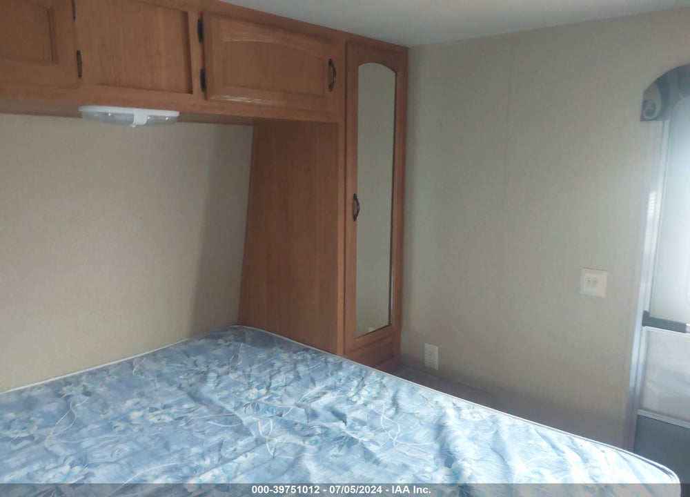 2011 FOREST RIVER RV WILDWOOD M-28RLSS VIN: 4X4TWDD23BA245865