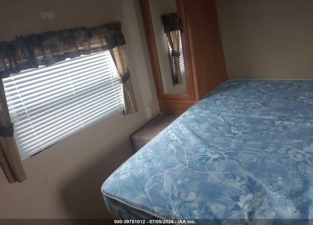 2011 FOREST RIVER RV WILDWOOD M-28RLSS VIN: 4X4TWDD23BA245865