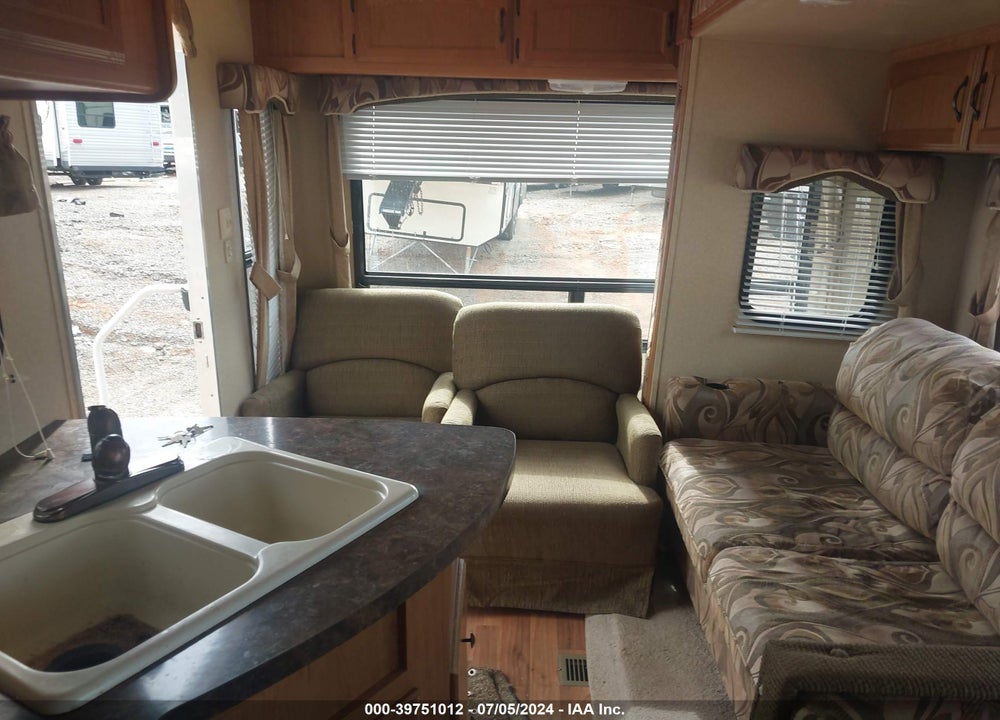 2011 FOREST RIVER RV WILDWOOD M-28RLSS VIN: 4X4TWDD23BA245865