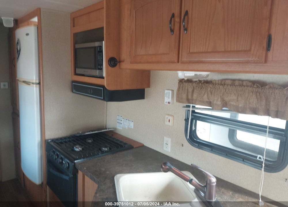 2011 FOREST RIVER RV WILDWOOD M-28RLSS VIN: 4X4TWDD23BA245865