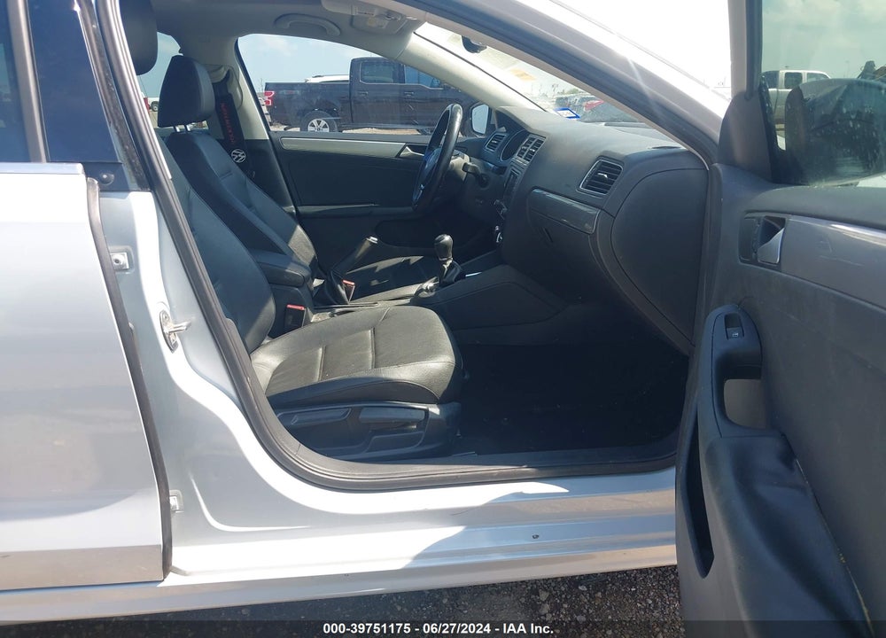 2017 VOLKSWAGEN JETTA 1.4T SE VIN: 3VWB67AJ1HM277432