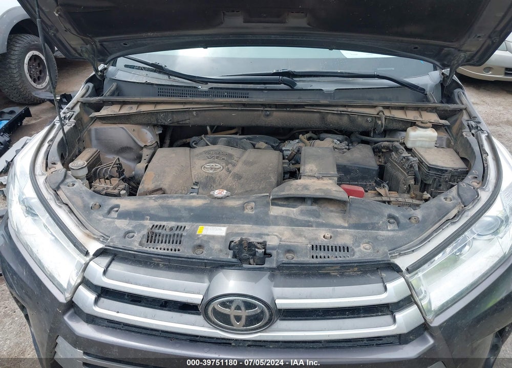2019 TOYOTA HIGHLANDER LE VIN: 5TDZZRFH6KS368794