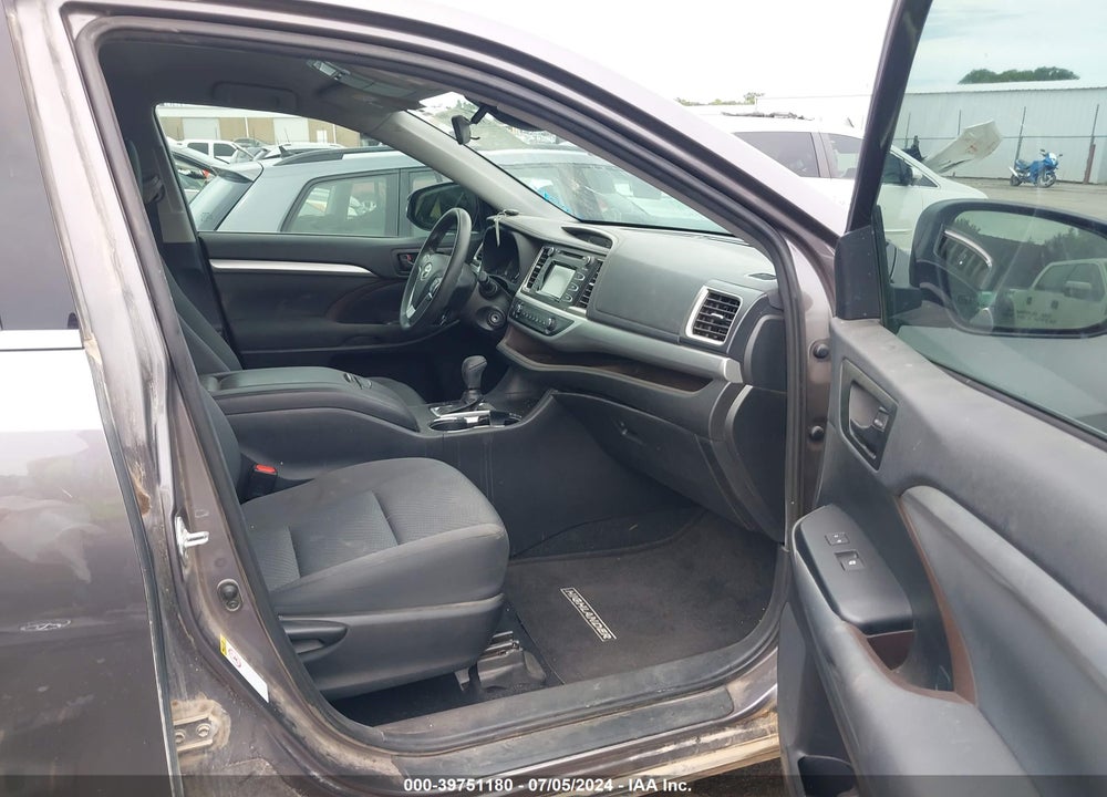 2019 TOYOTA HIGHLANDER LE VIN: 5TDZZRFH6KS368794