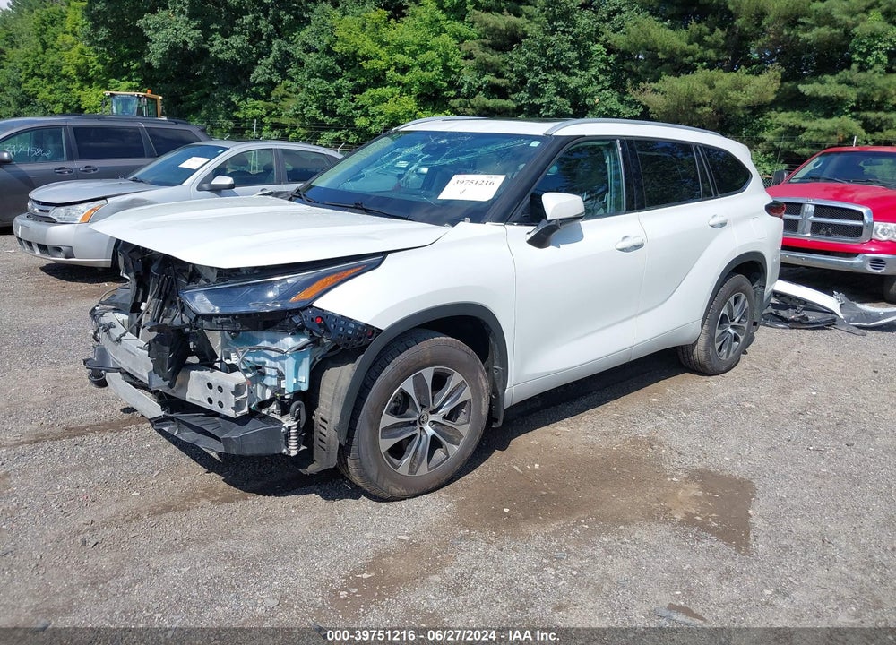 2022 TOYOTA HIGHLANDER XLE VIN: 5TDHZRBH5NS228953