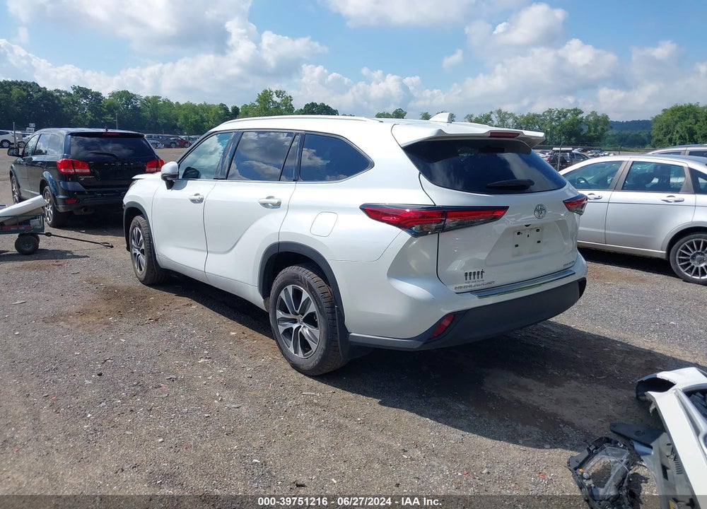 2022 TOYOTA HIGHLANDER XLE VIN: 5TDHZRBH5NS228953
