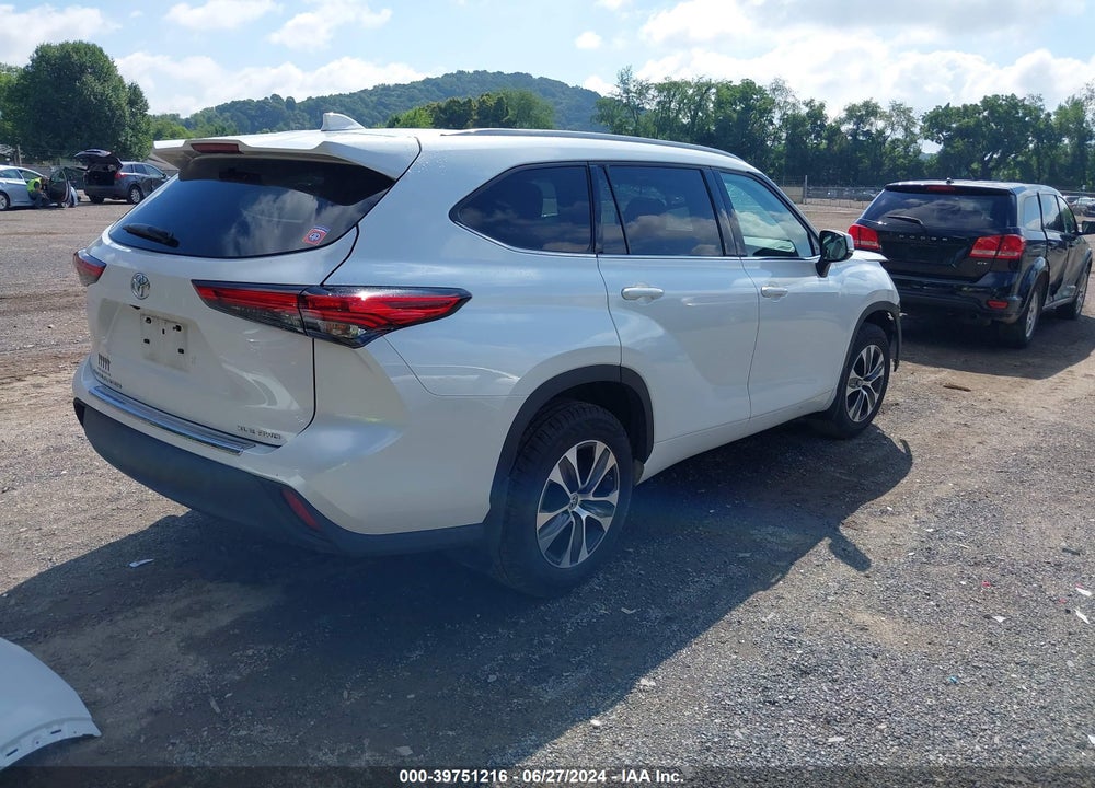 2022 TOYOTA HIGHLANDER XLE VIN: 5TDHZRBH5NS228953