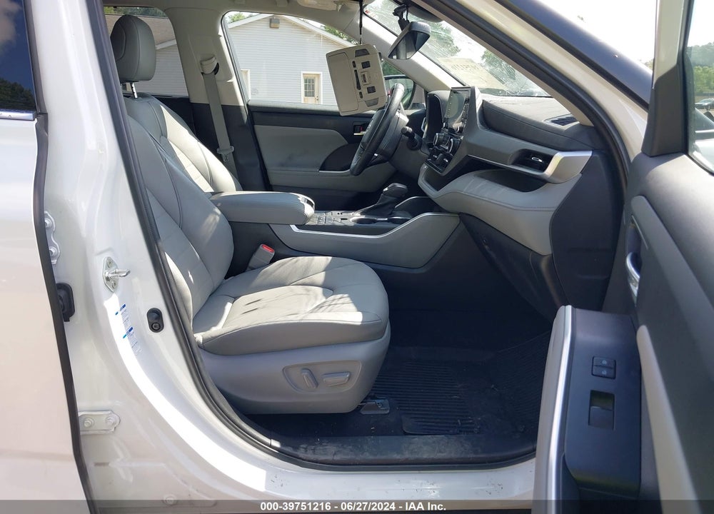 2022 TOYOTA HIGHLANDER XLE VIN: 5TDHZRBH5NS228953