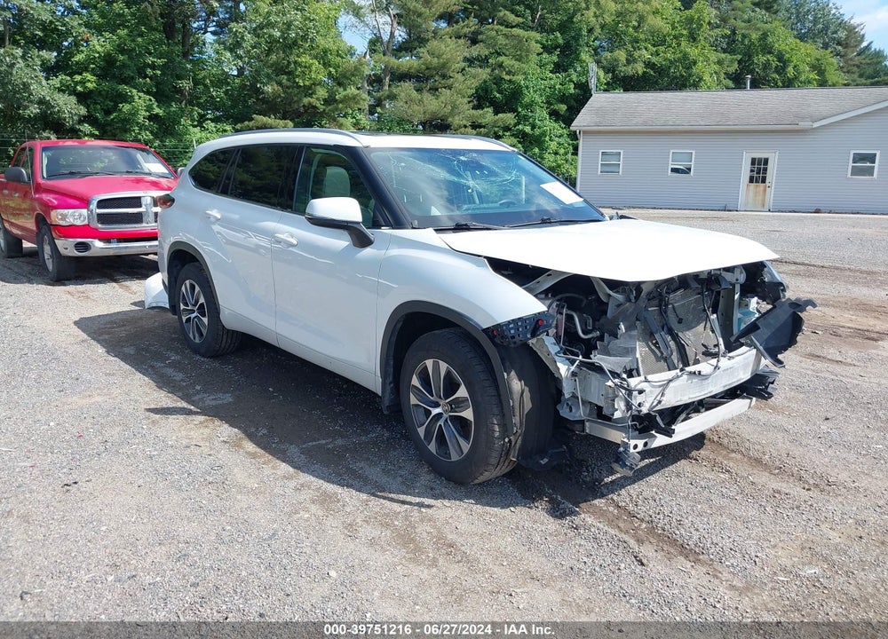 2022 TOYOTA HIGHLANDER XLE VIN: 5TDHZRBH5NS228953