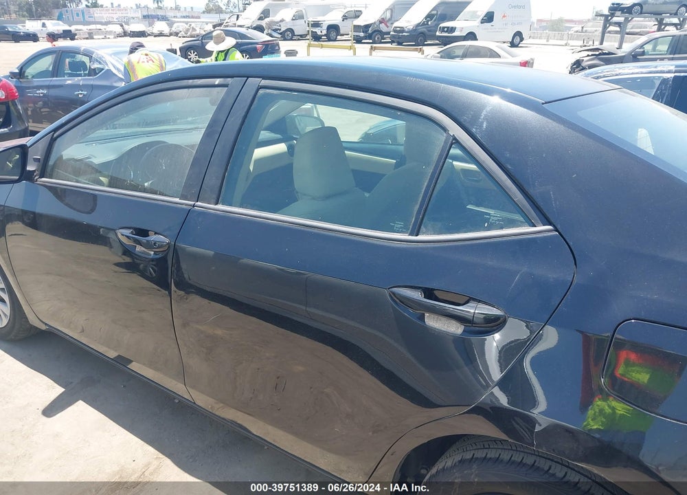 2018 TOYOTA COROLLA LE VIN: 5YFBURHEXJP776497