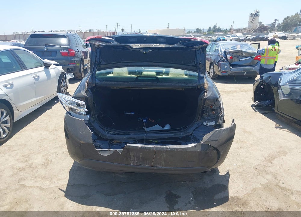 2018 TOYOTA COROLLA LE VIN: 5YFBURHEXJP776497