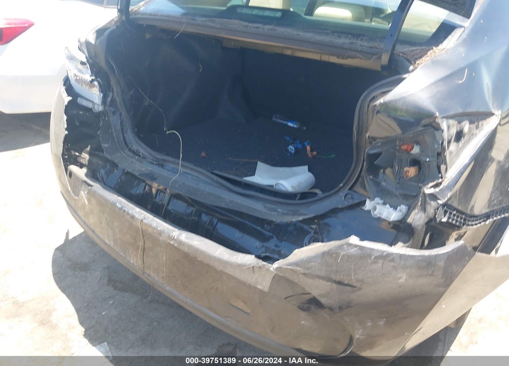 2018 TOYOTA COROLLA LE VIN: 5YFBURHEXJP776497
