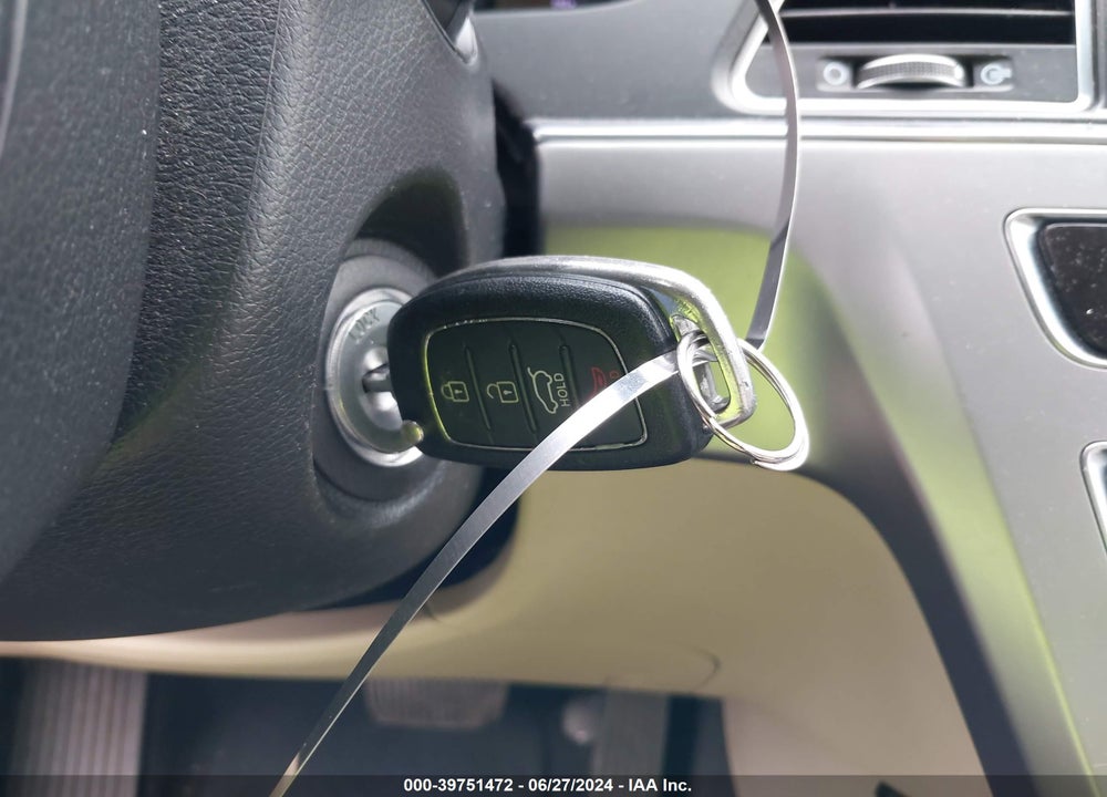 2015 HYUNDAI SONATA SE VIN: 5NPE24AF3FH243193