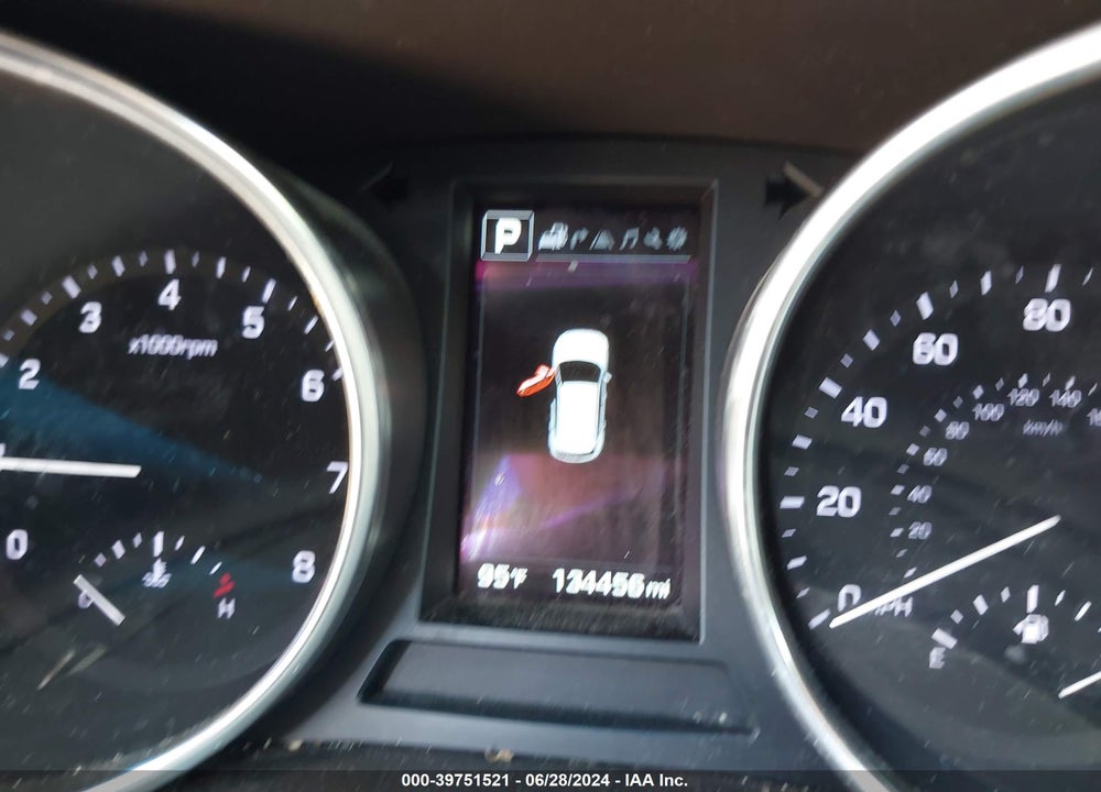 2018 HYUNDAI SANTA FE VIN: KM8SRDHF0JU283388