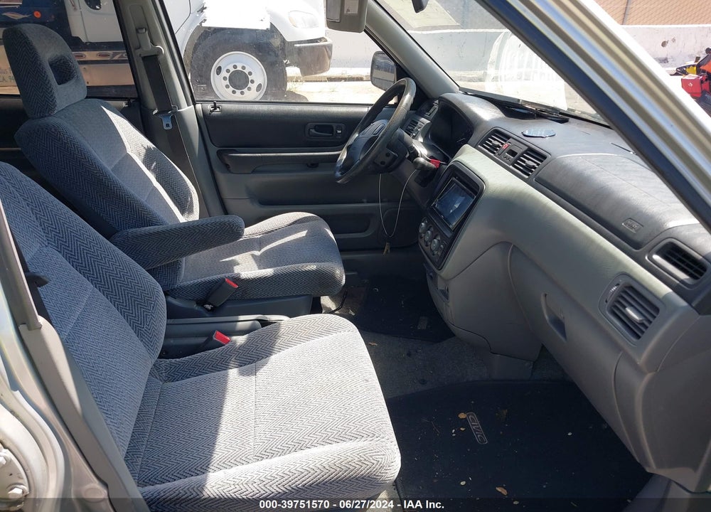 1998 HONDA CR-V LX VIN: JHLRD1843WC059322