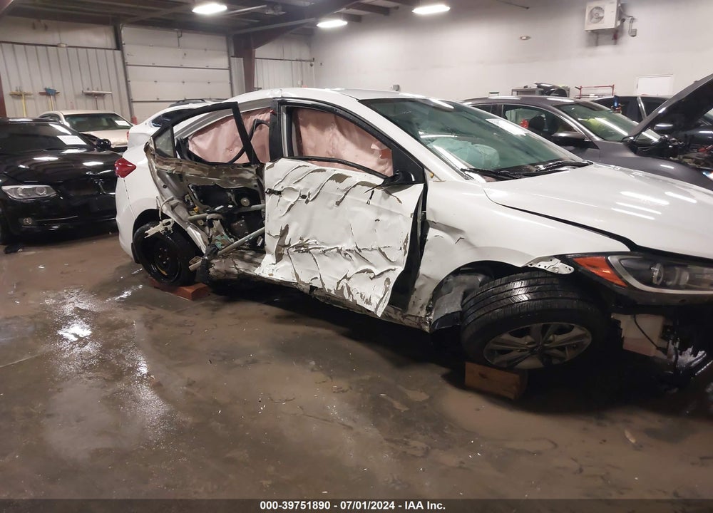 2017 HYUNDAI ELANTRA SE VIN: 5NPD84LF8HH198505