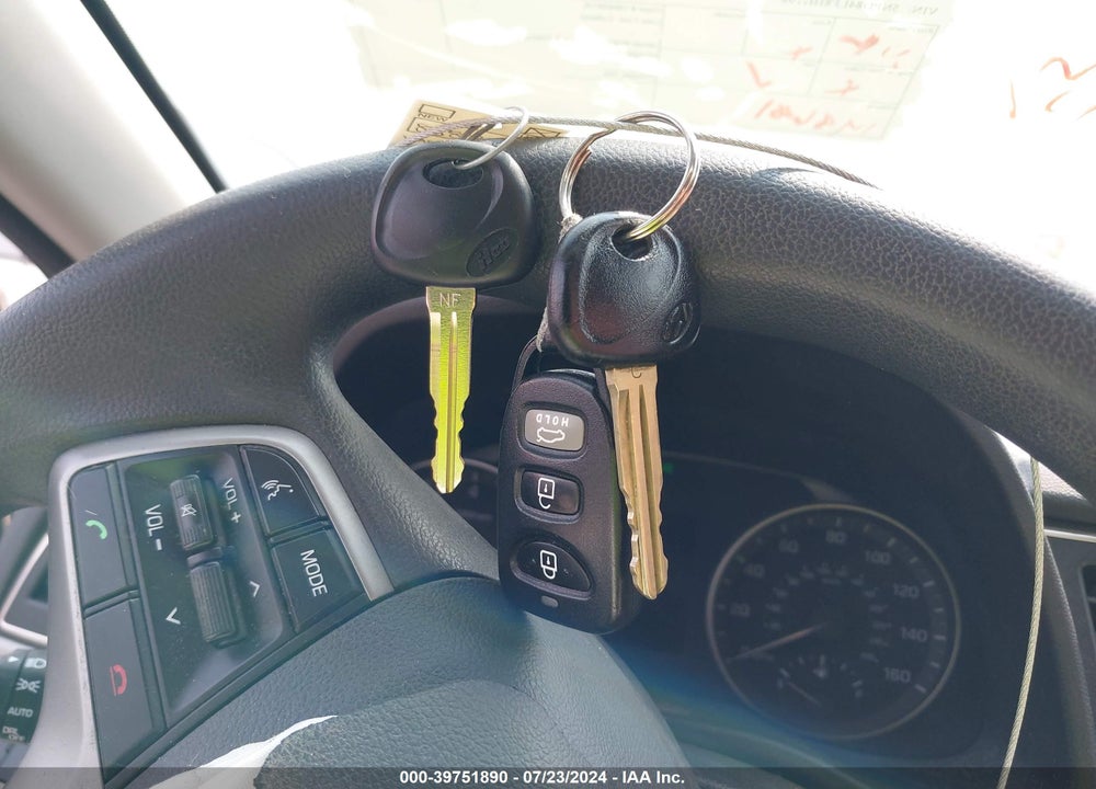 2017 HYUNDAI ELANTRA SE VIN: 5NPD84LF8HH198505