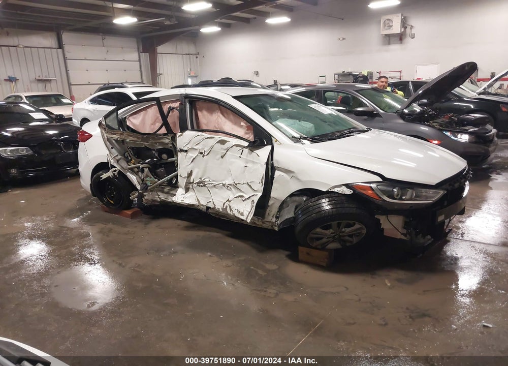 2017 HYUNDAI ELANTRA SE VIN: 5NPD84LF8HH198505