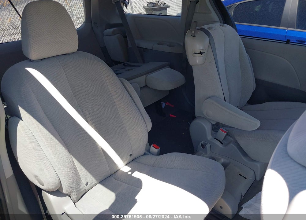 2013 TOYOTA SIENNA LE V6 8 PASSENGER VIN: 5TDKK3DC6DS334822