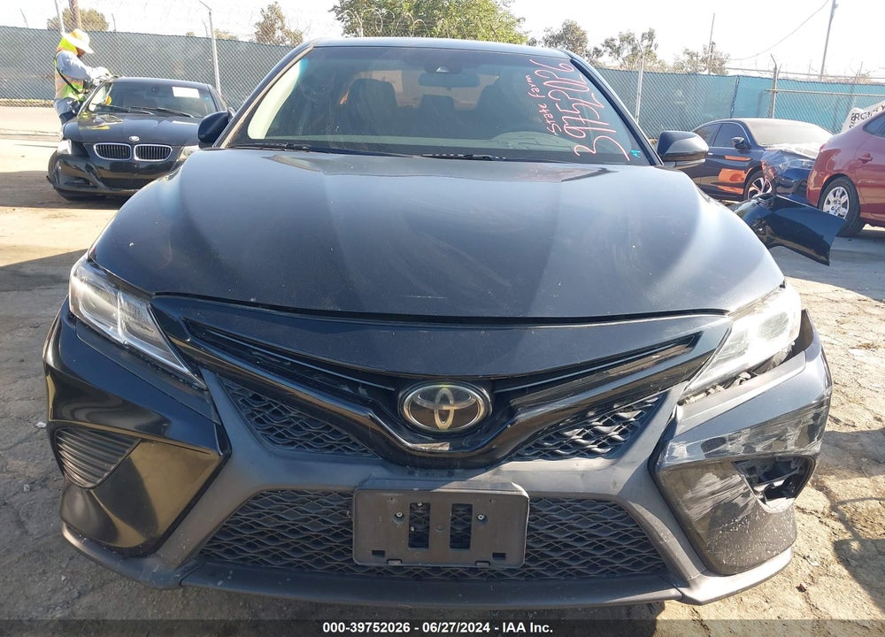 2018 TOYOTA CAMRY SE VIN: 4T1B11HK4JU099686