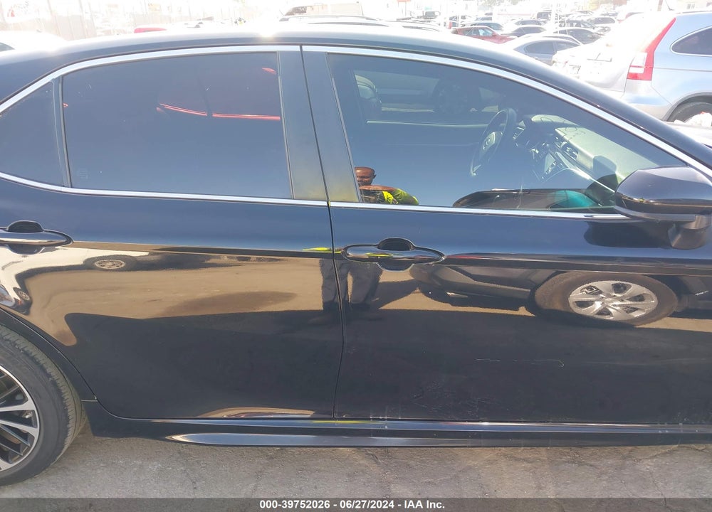 2018 TOYOTA CAMRY SE VIN: 4T1B11HK4JU099686