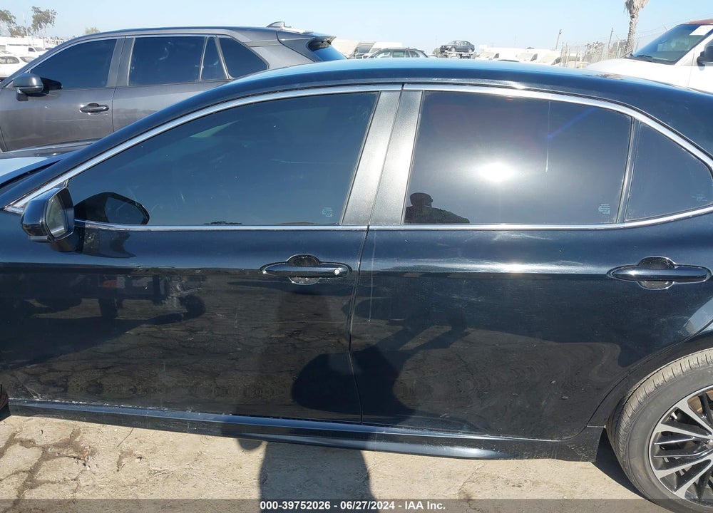 2018 TOYOTA CAMRY SE VIN: 4T1B11HK4JU099686
