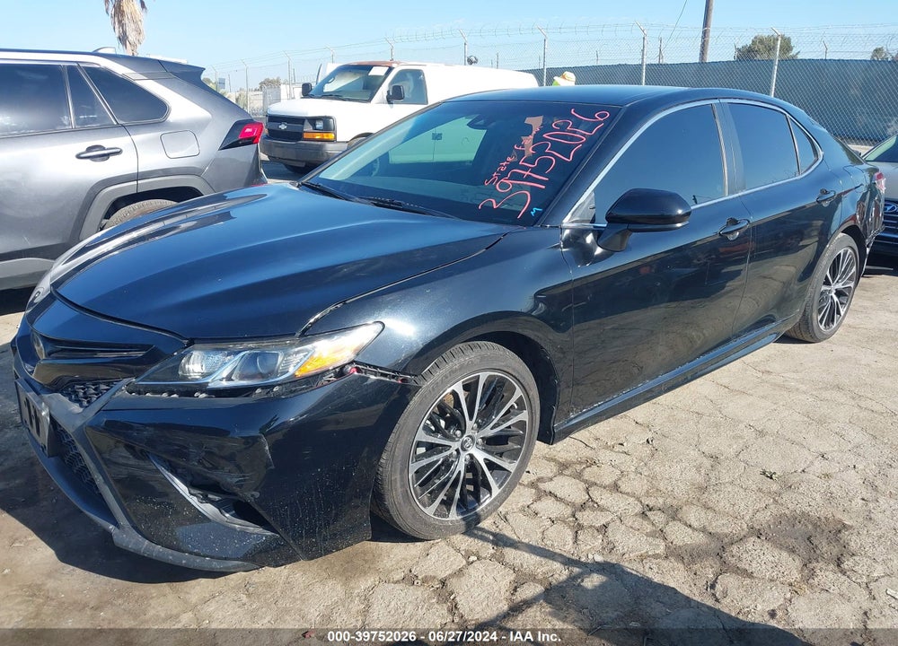 2018 TOYOTA CAMRY SE VIN: 4T1B11HK4JU099686