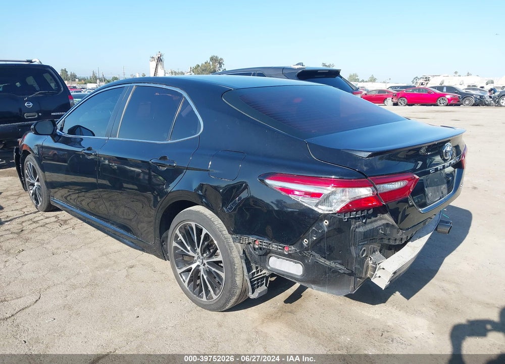 2018 TOYOTA CAMRY SE VIN: 4T1B11HK4JU099686