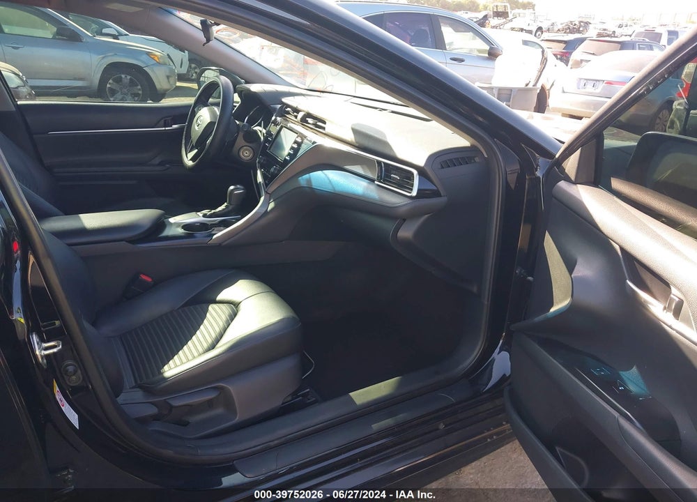 2018 TOYOTA CAMRY SE VIN: 4T1B11HK4JU099686