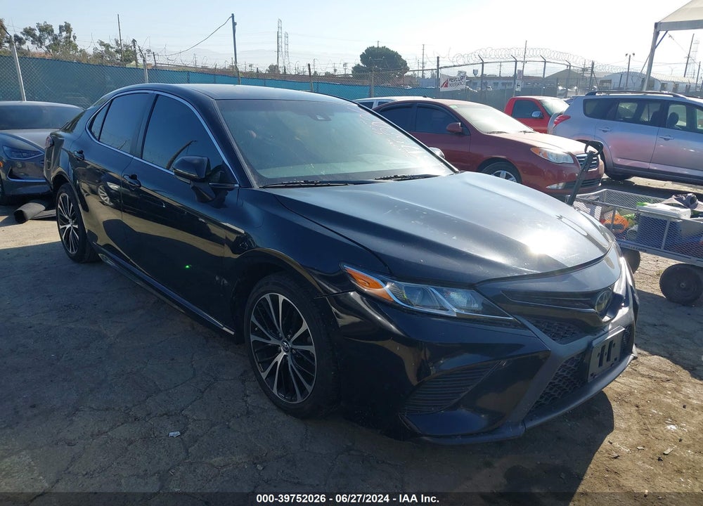 2018 TOYOTA CAMRY SE VIN: 4T1B11HK4JU099686