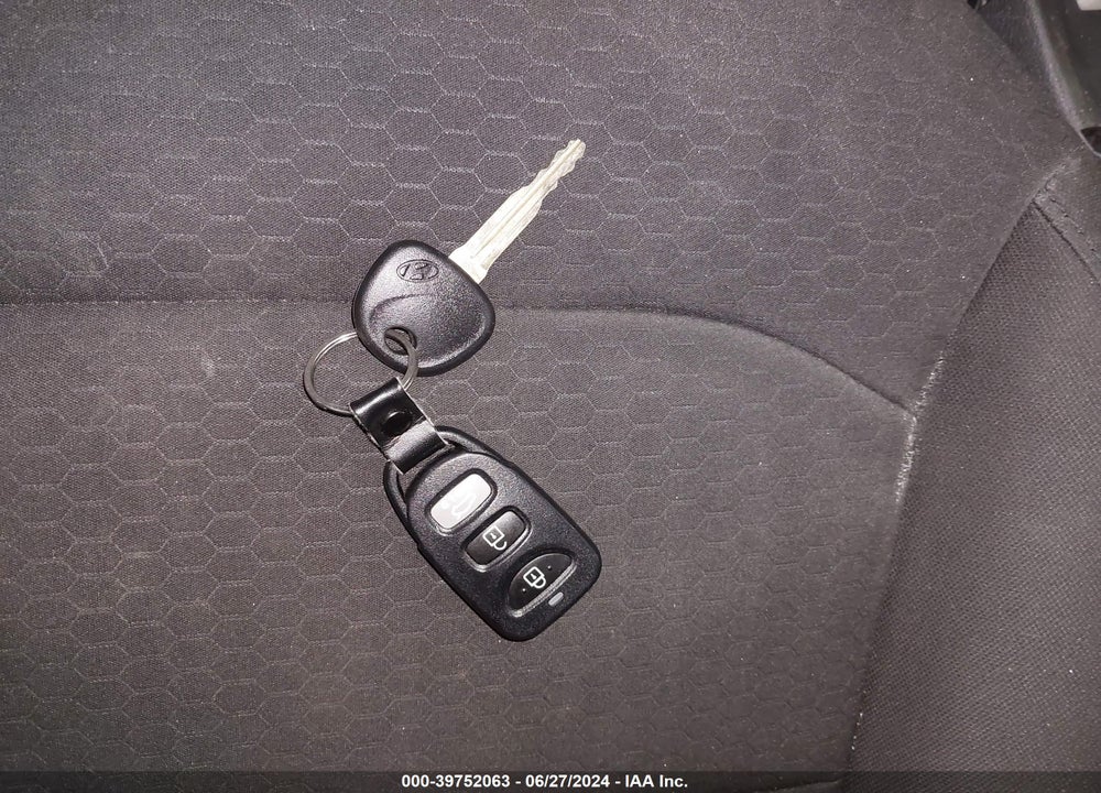 2019 HYUNDAI ELANTRA SE VIN: 5NPD74LF8KH471209