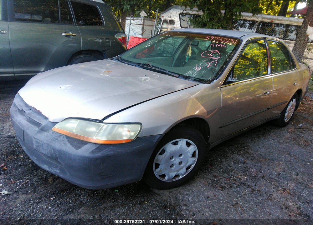 1998 HONDA ACCORD LX VIN: 1HGCG5648WA066705
