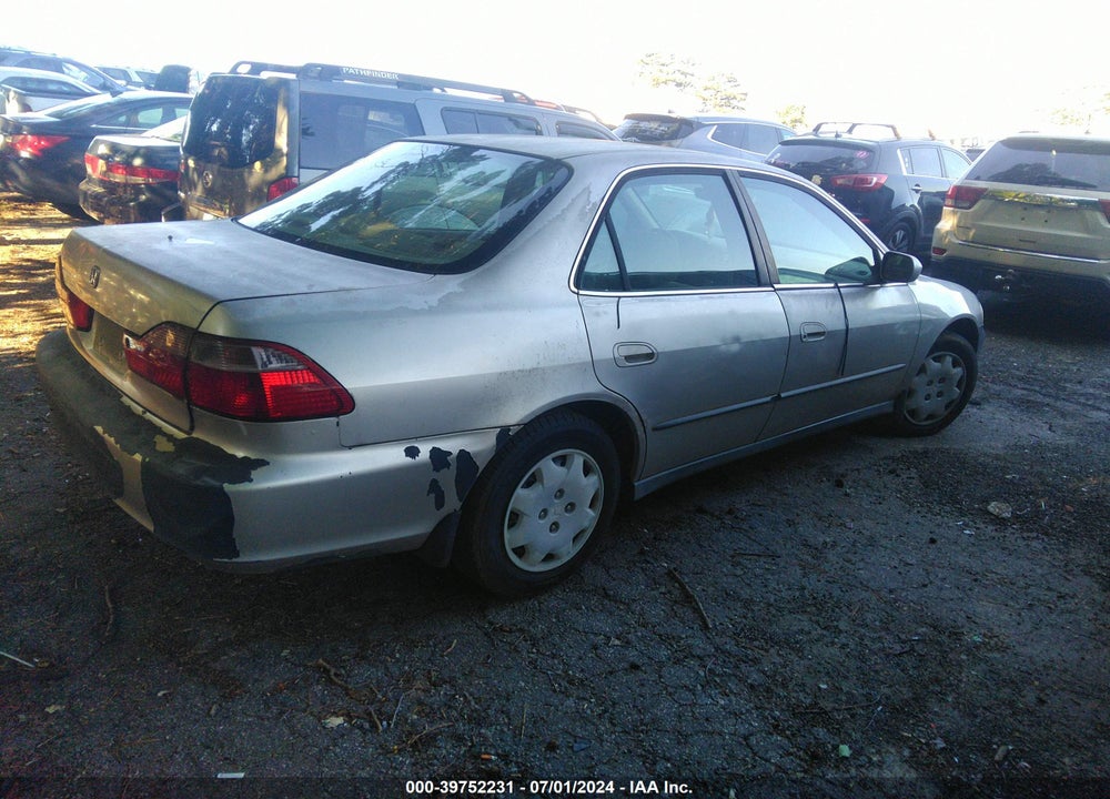 1998 HONDA ACCORD LX VIN: 1HGCG5648WA066705
