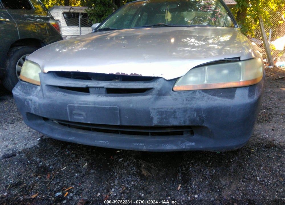 1998 HONDA ACCORD LX VIN: 1HGCG5648WA066705