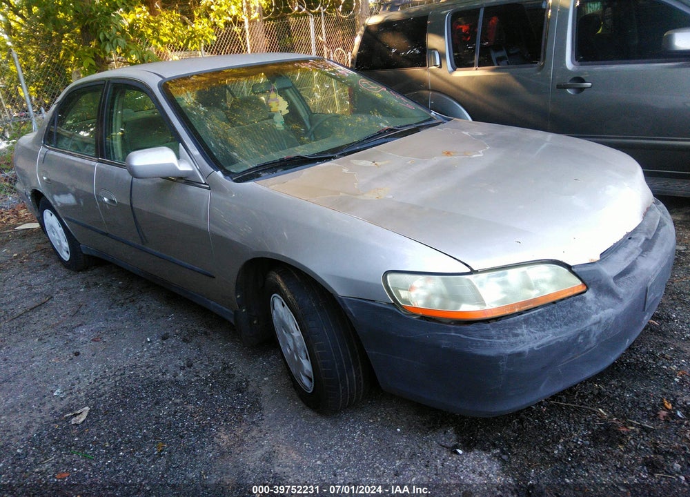 1998 HONDA ACCORD LX VIN: 1HGCG5648WA066705